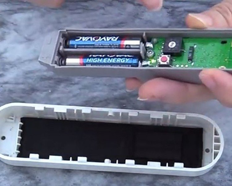 How to Change the Batteries in Your Eolis 3D WireFree RTS Wind Sensor